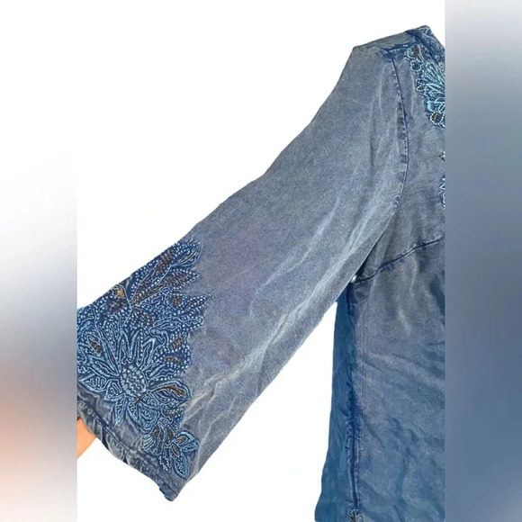 Soft Surroundings Montana Top in Blue Chambray - Picture 3 of 10